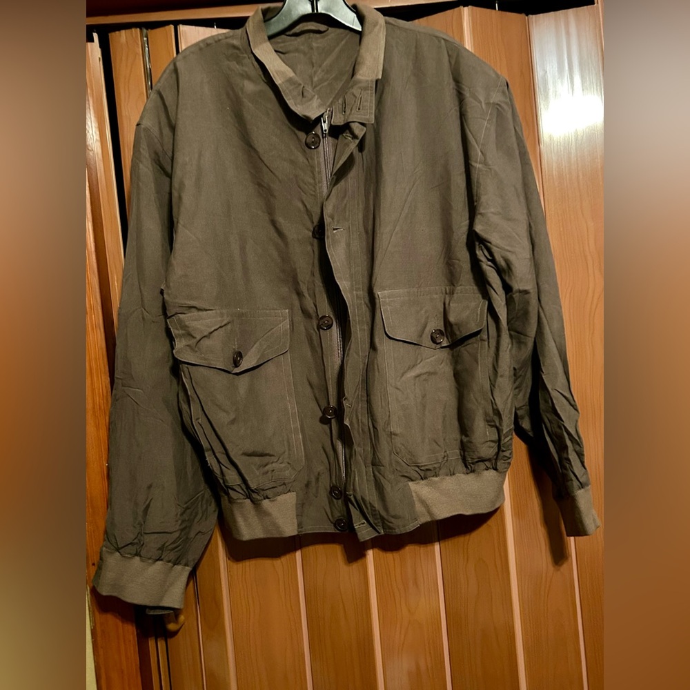 Unbranded bomber style men’s silk jacket sizer medium